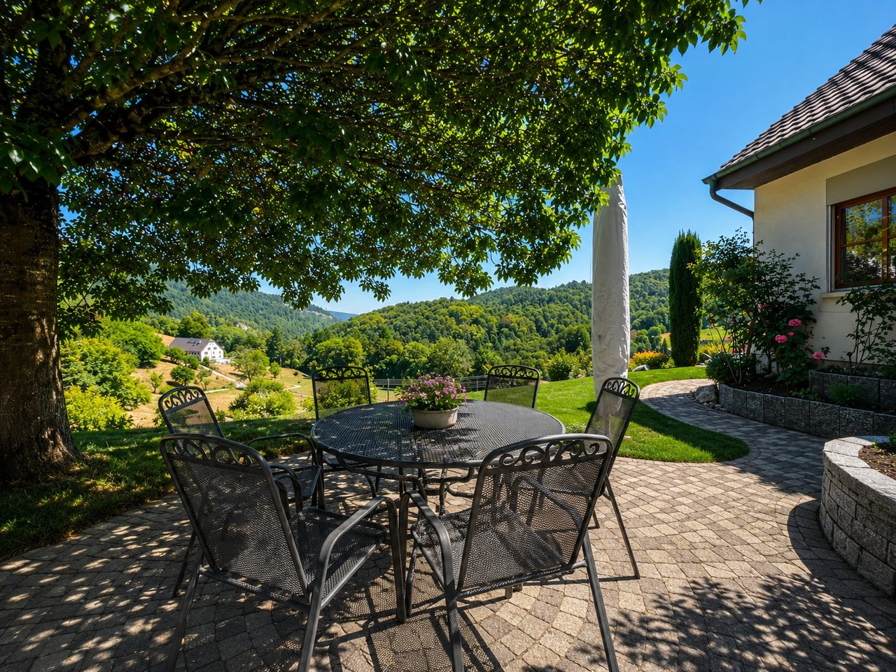 Sitzplatz mit Weitblick und Schatten