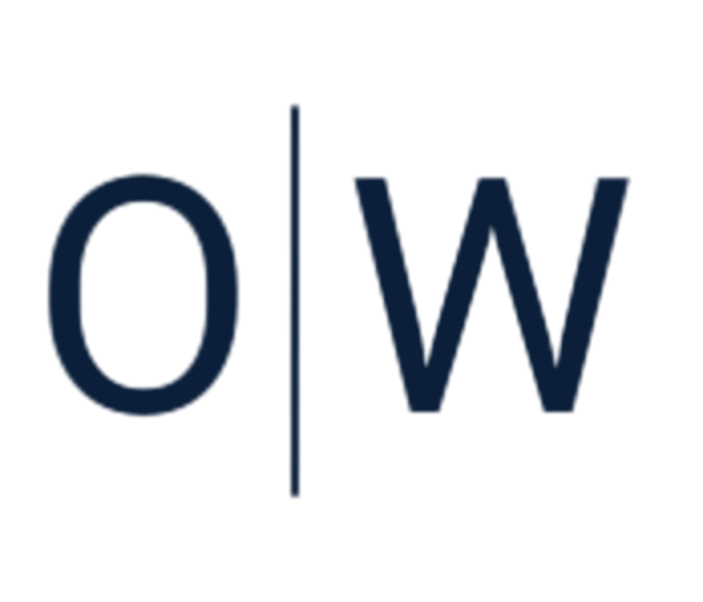 Dunkelblaues Logo "O|W" auf grünem Hintergrund.