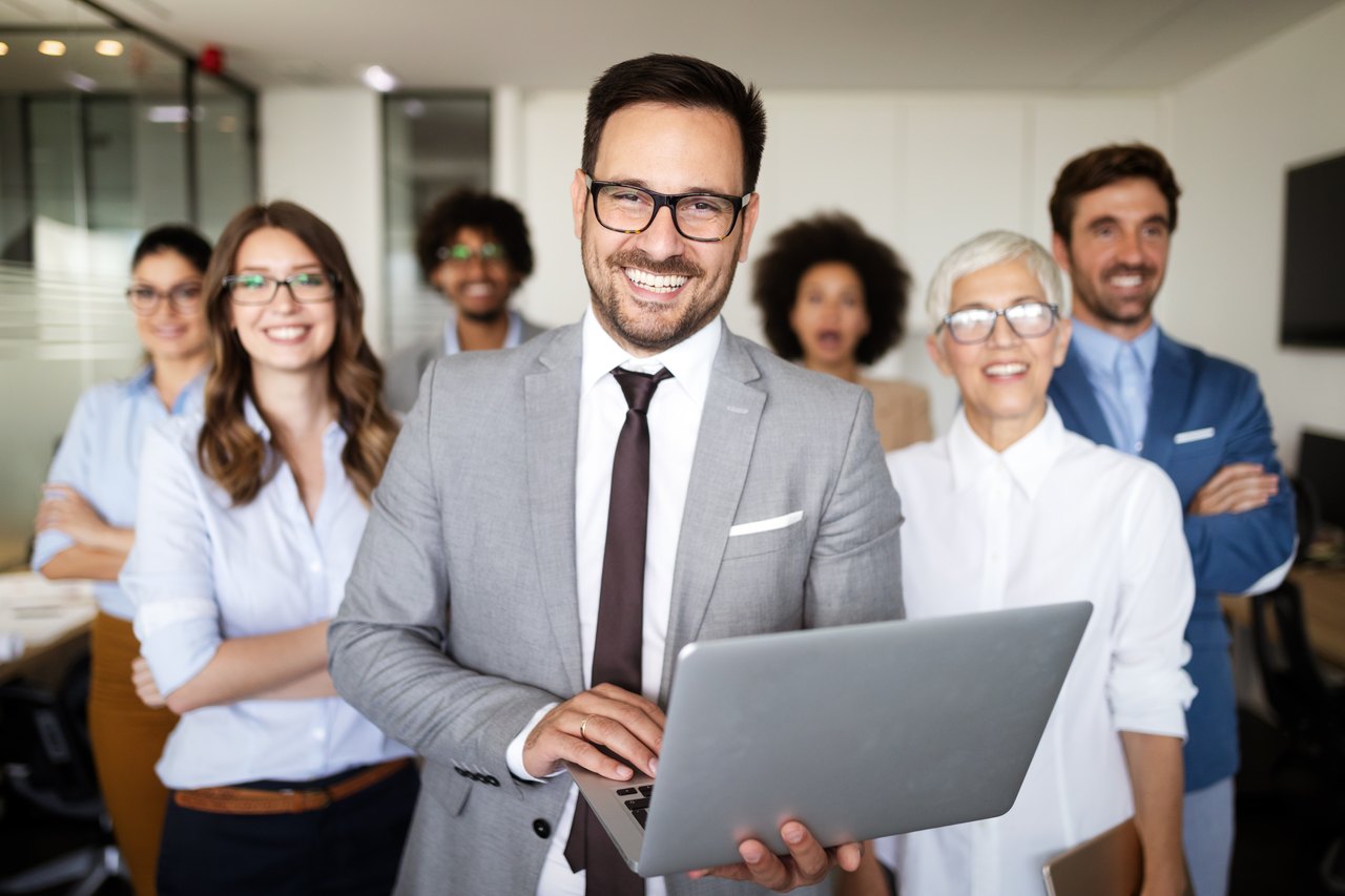 Gespräch mit einer passenden Bewerberin – Qualität statt Masse im Recruiting.