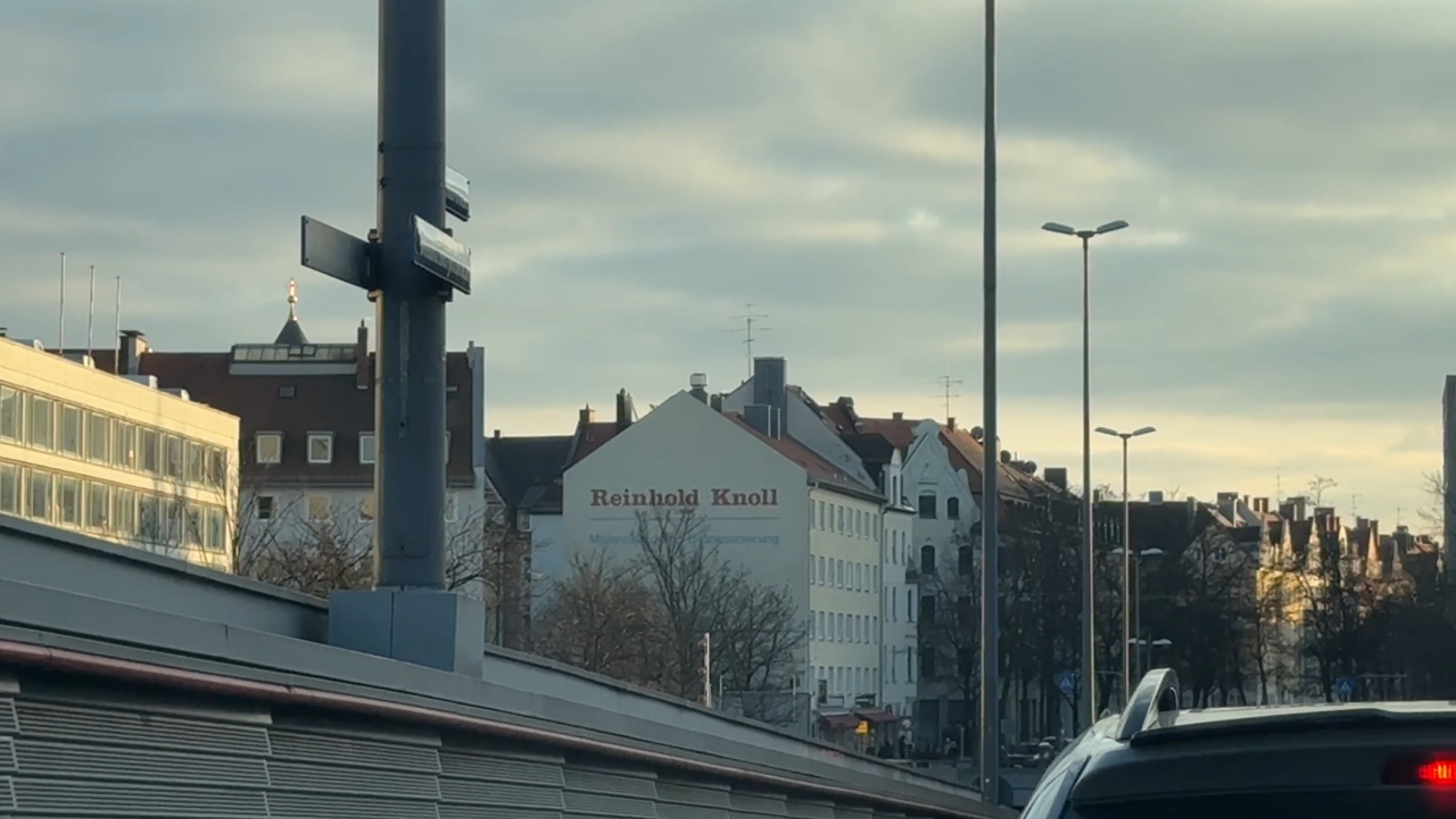 Mitten in München – unsere Fassadenwerbung.