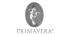 Primavera Logo mit einer Frau in antiker Robe in einem Oval über dem Markenschriftzug Primavera auf schwarzem Hintergrund.