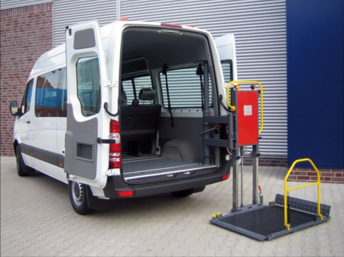 Sprinter mit Schwenklift BSL 350 – Bild 1