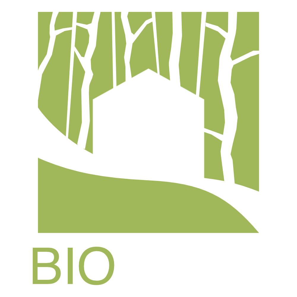 Grünes Logo mit abstrakten Bäumen, weißem Hausumriss und "BIO HAUS" Text.