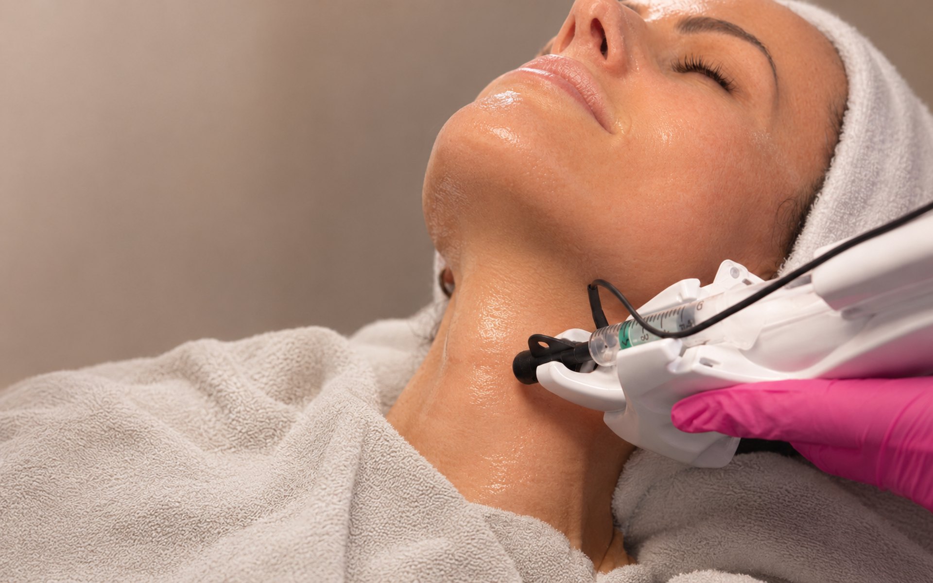 Nadelfreie Wirkstoffbehandlung mit dem Infuzion System® bei SWON in Pforzheim