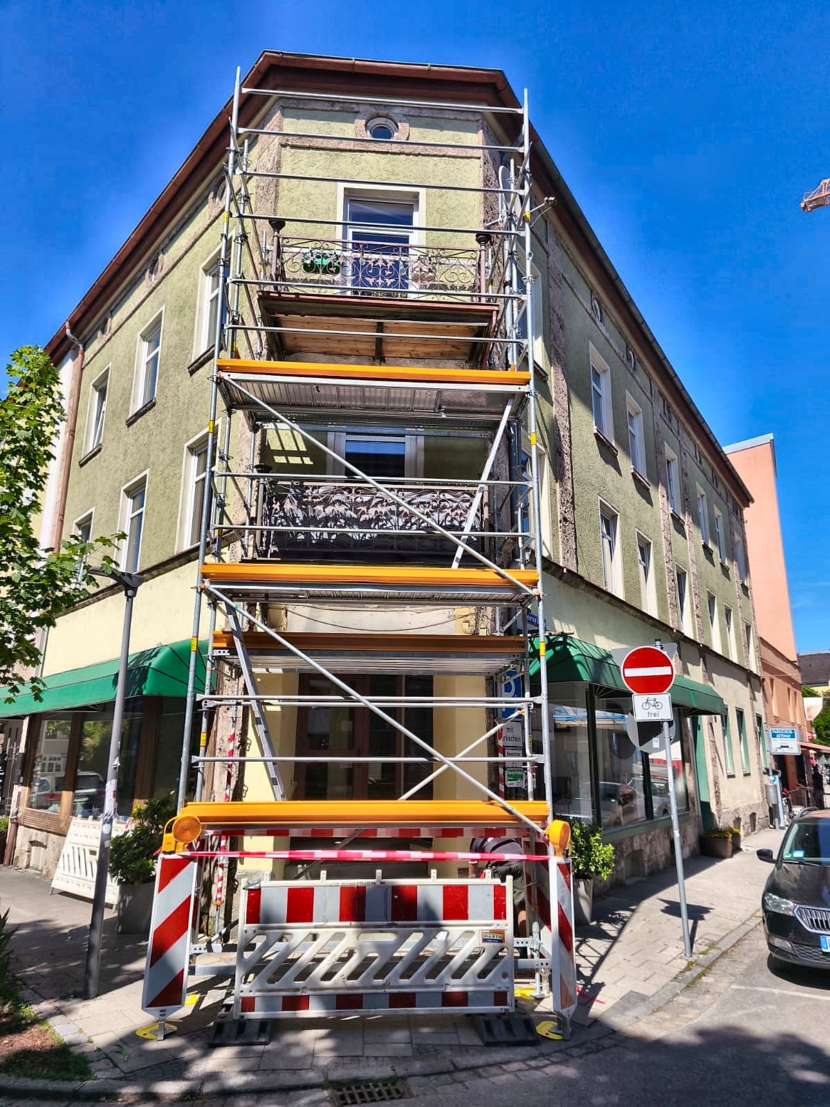 Fassadengerüst am Eckhaus