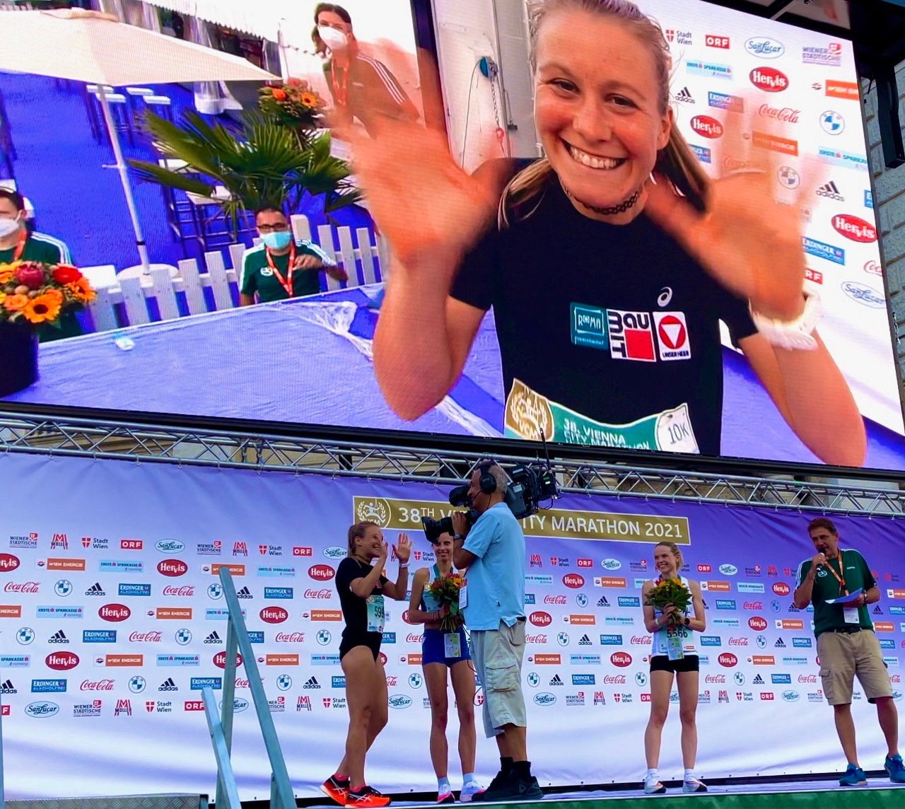 Julia Mayer nach dem Rekord beim Vienna 10K 2021