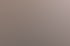 Drei Personen trainieren nebeneinander auf Laufbändern in einem Fitnessstudio.
