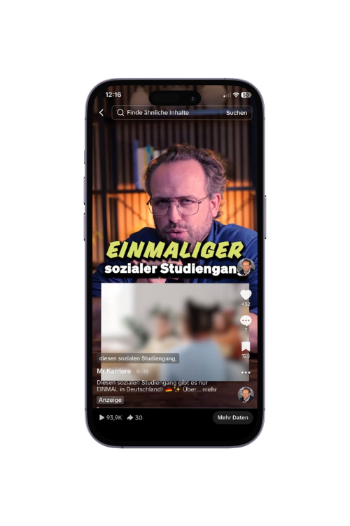 Das Video der OTH Regensburg Kampagne auf einem Smartphone