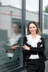 Rechtsanwalt für Familienrecht Aachen - Portrait von Saskia Frantzen vor der Kanzlei