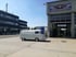 Ein weißer VW T2 Oldtimer-Bus parkt vor dem Werkstattgebäude von BP-Fahrzeugtechnik unter blauem Himmel.