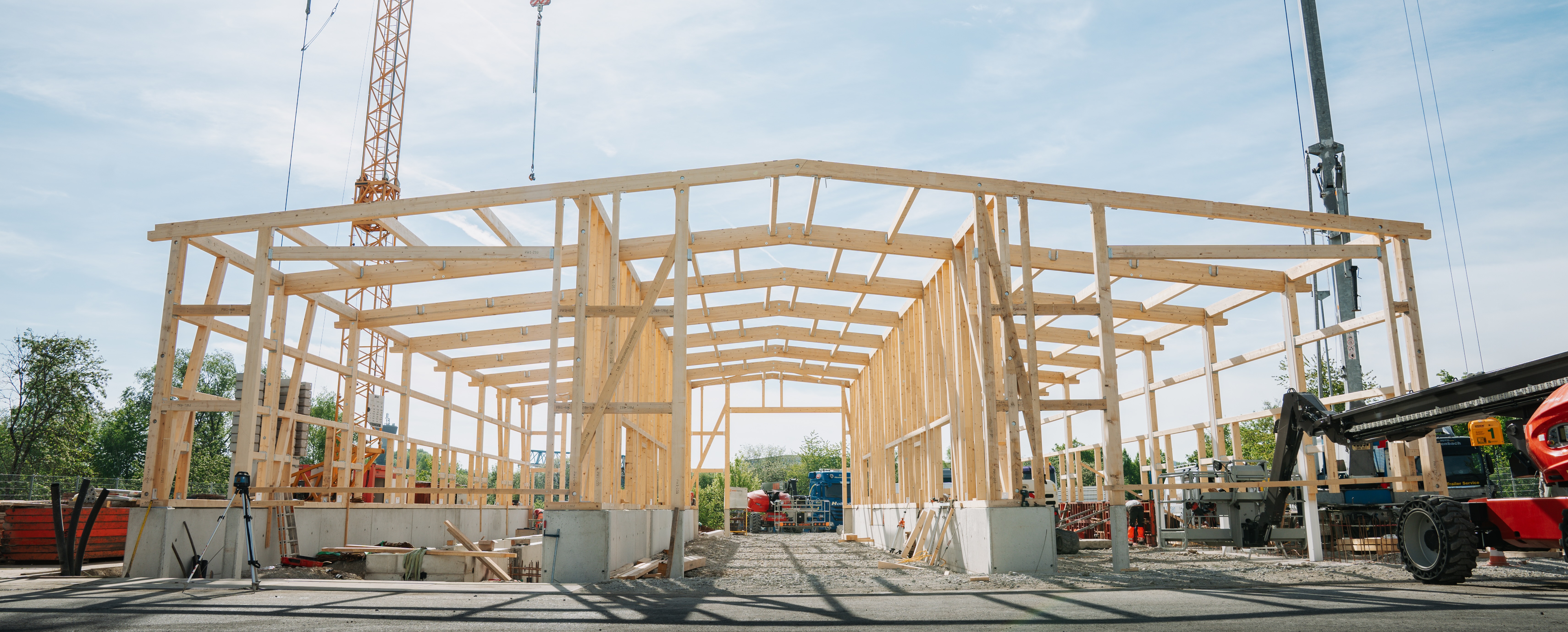 Hallenbau in Holzkonstruktion – Zimmerei & Holzbau Neidlein, Schnelldorf