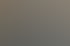 Eine Gruppe von 16 Personen, die lächeln und in einem modernen Gebäude stehen.