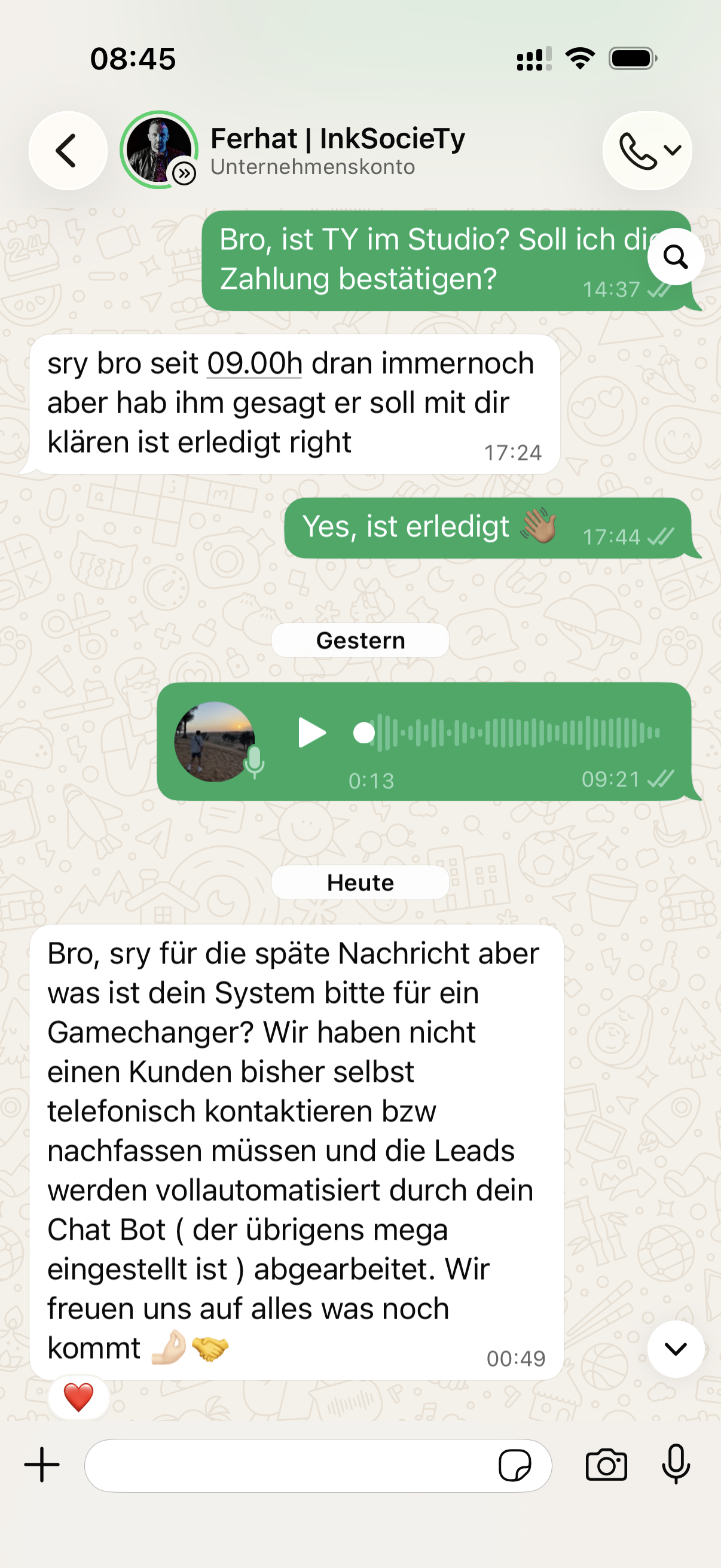 WhatsApp-Nachricht von einem Studioinhaber