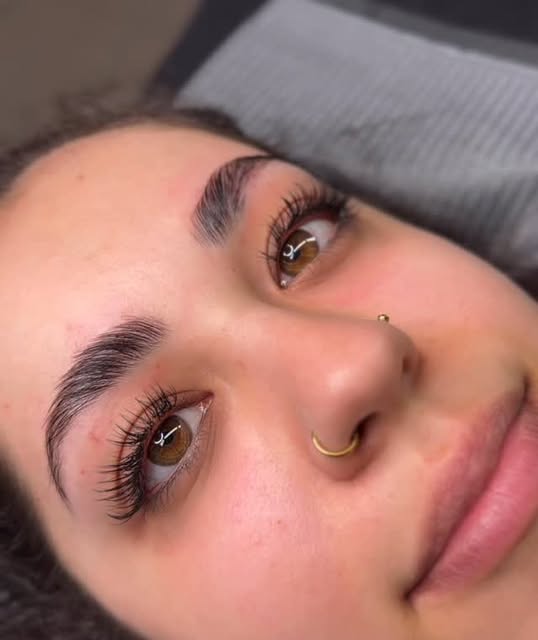 Wimpernextensions Ergebnis in Nahaufnahme