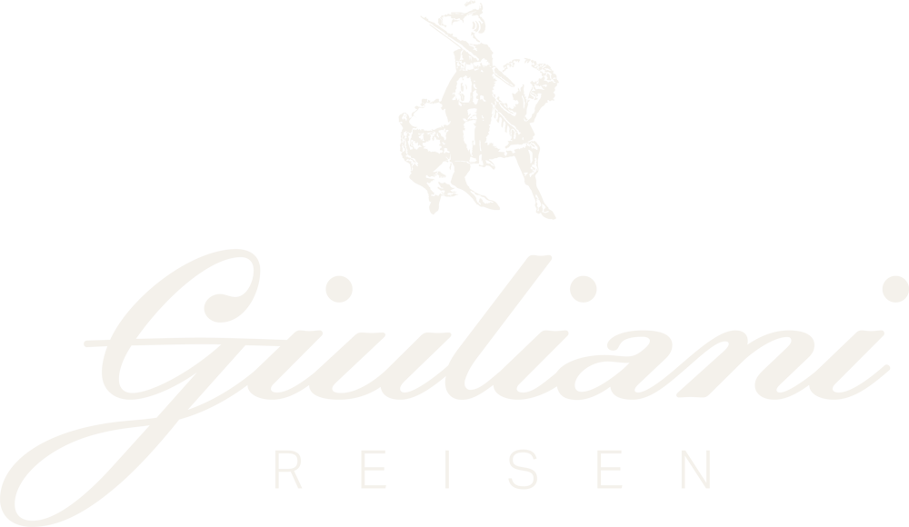 Giuliani Reisen Logo: Reiter auf Pferd, darunter der Schriftzug „Giuliani Reisen“.