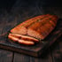 Lachs vom Buchenholzbrett aus dem Smoker – BBQ Catering Spezialität -ai generiert
