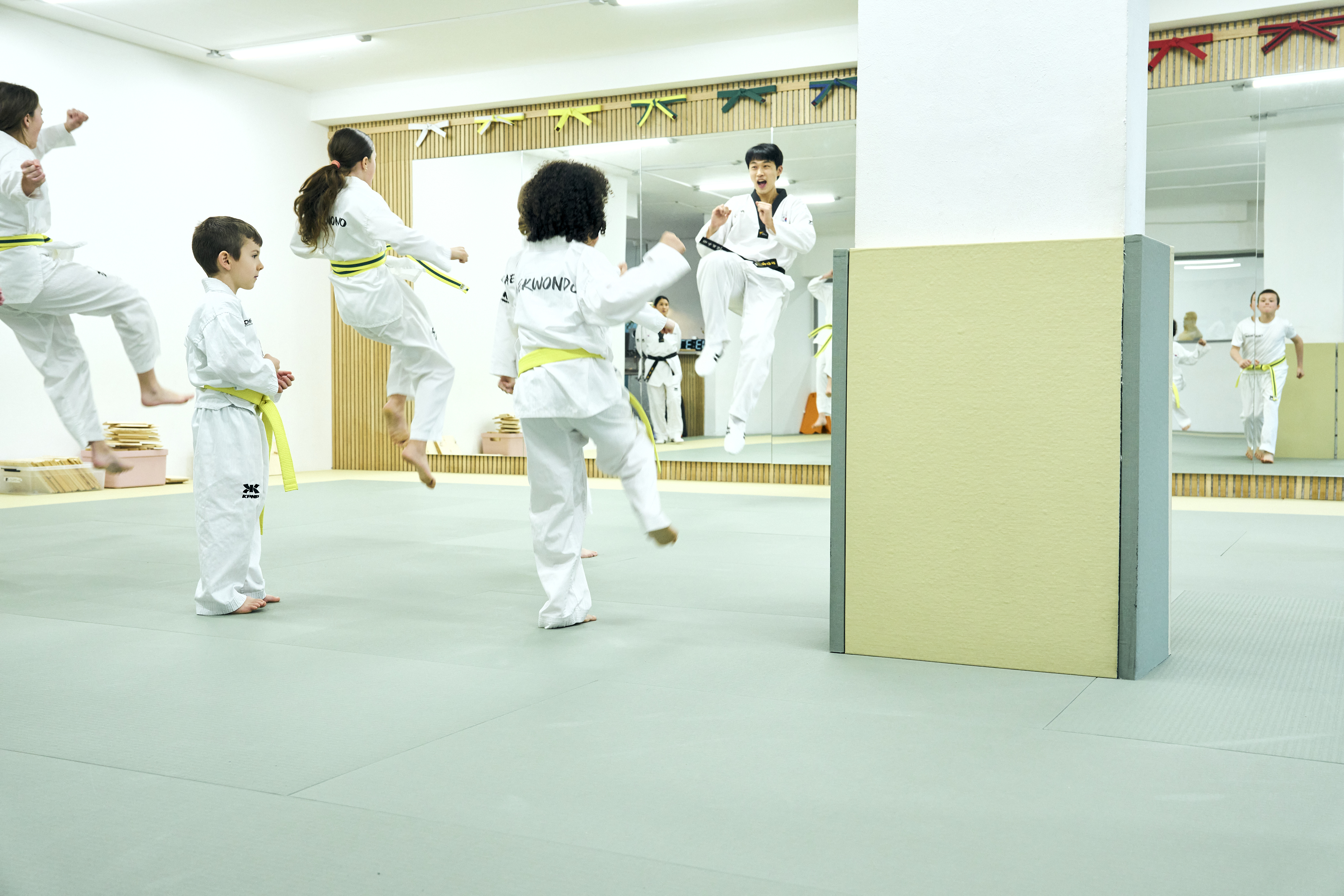 Kinder beim Taekwondo-Training bei SOMA Bonn