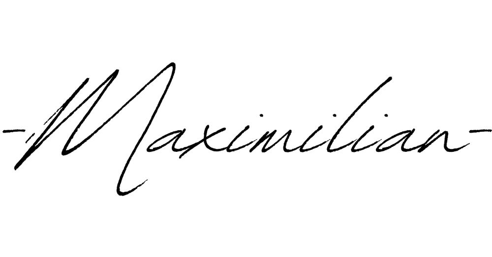 Schwarze, handschriftliche Signatur des Namens "Maximilian" auf dunkelgrünem Hintergrund.