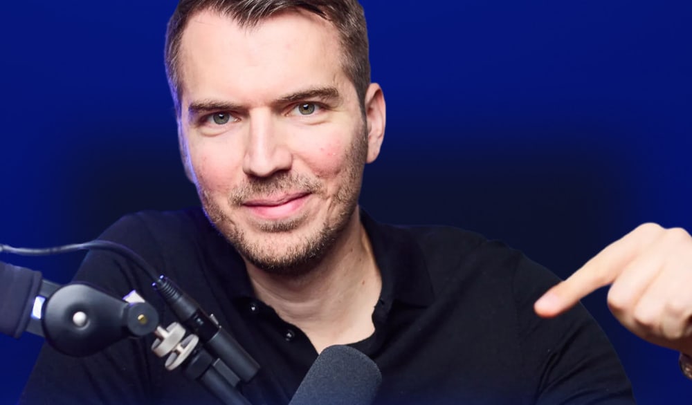 Marcel Knopf am Mikrofon