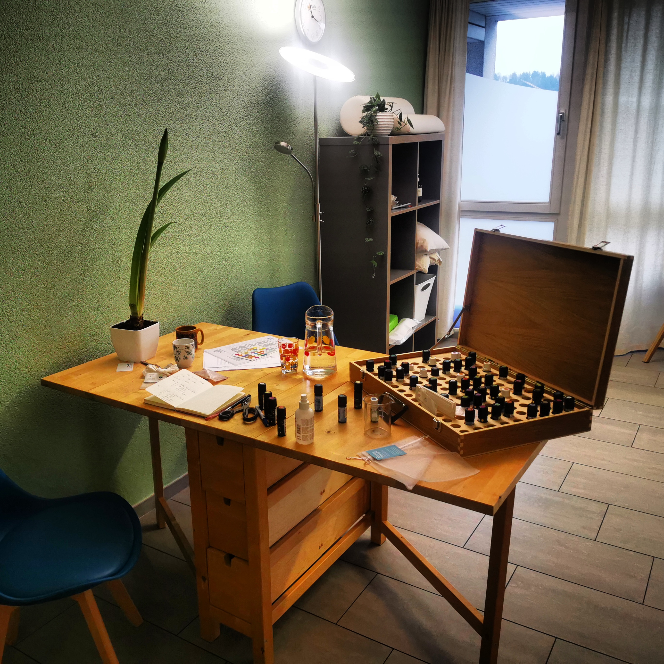 Foto Praxis Aromatherapie Öle.jpg