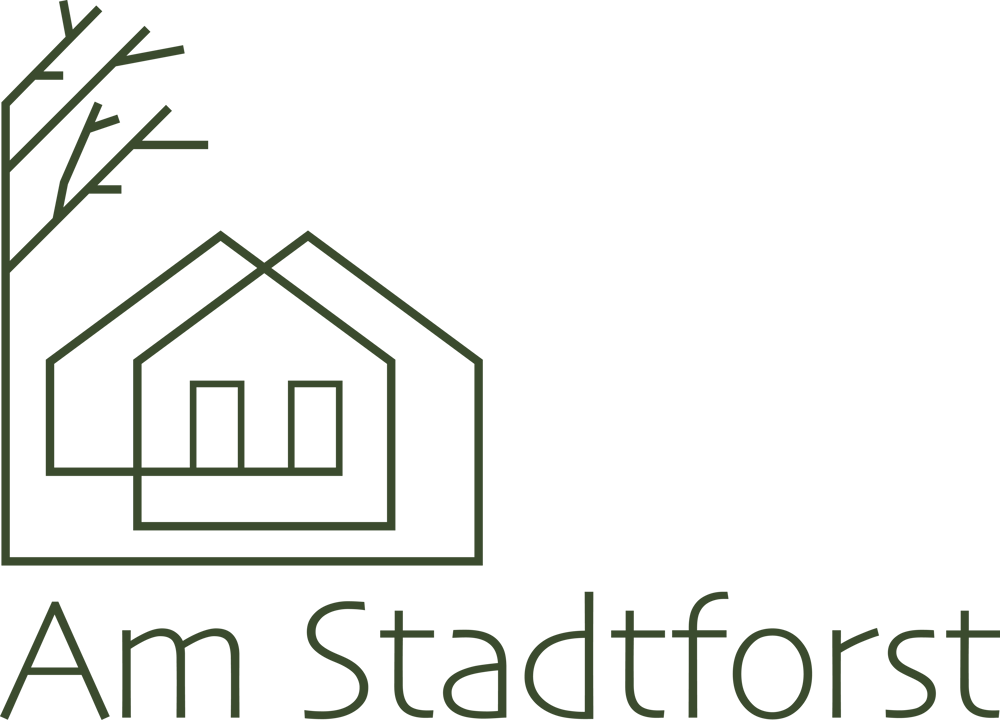 Logo mit stilisiertem Baum, Haus und dem Text "Am Stadtforst" auf dunkelgrünem Hintergrund.
