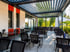 gemütliche Sitzgelegenheit auf der Terrasse im Café M&M Pottenbrunn