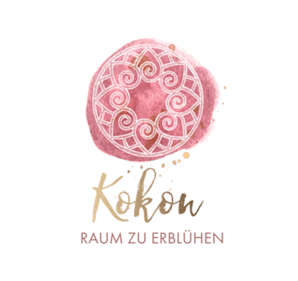 Kokon Logo mit rosa Aquarell-Mandala und dem Text "Kokon – Raum zu erblühen" auf schwarzem Hintergrund.