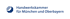 Logo der Handwerkskammer für München und Oberbayern, ein blaues Oktagon mit hellerem Segment und Text.