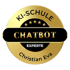Goldenes Abzeichen mit der Aufschrift „KI-SCHULE CHATBOT EXPERTE Christian Eva“ und fünf Sternen.