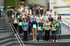 Gruppenfoto der Preisträgerinnen und Preisträger des BundesUmweltWettbewerbs 2026 mit ihren Urkunden im Klimahaus Bremerhaven. Foto von Tommy Döscher, veröffentlicht bei den ScienceOlympiaden.