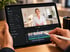Videobearbeitung auf einem Tablet mit Eingabestift; Menü zeigt Regler für Farbe, Audio, Effekte und Text in deutscher Sprache.