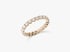 Ein filigraner Eternity-Ring aus Roségold, der rundum mit kleinen, funkelnden Diamanten besetzt ist.