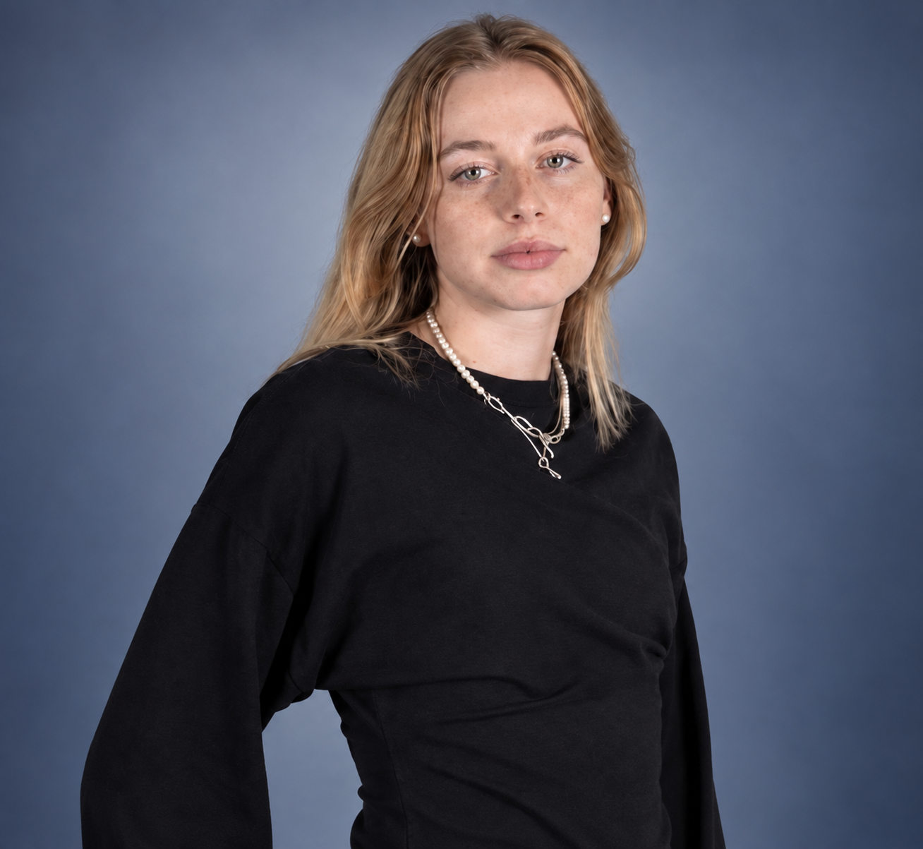 Portraitfoto Lena Driesselmann, entspannt, kein Bewerbungsfoto