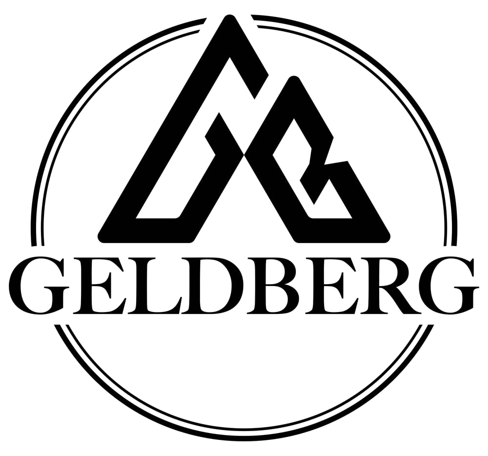 Logo mit zwei schwarzen Bergen in einem Doppelkreis und dem Wort "GELDBERG" darunter.