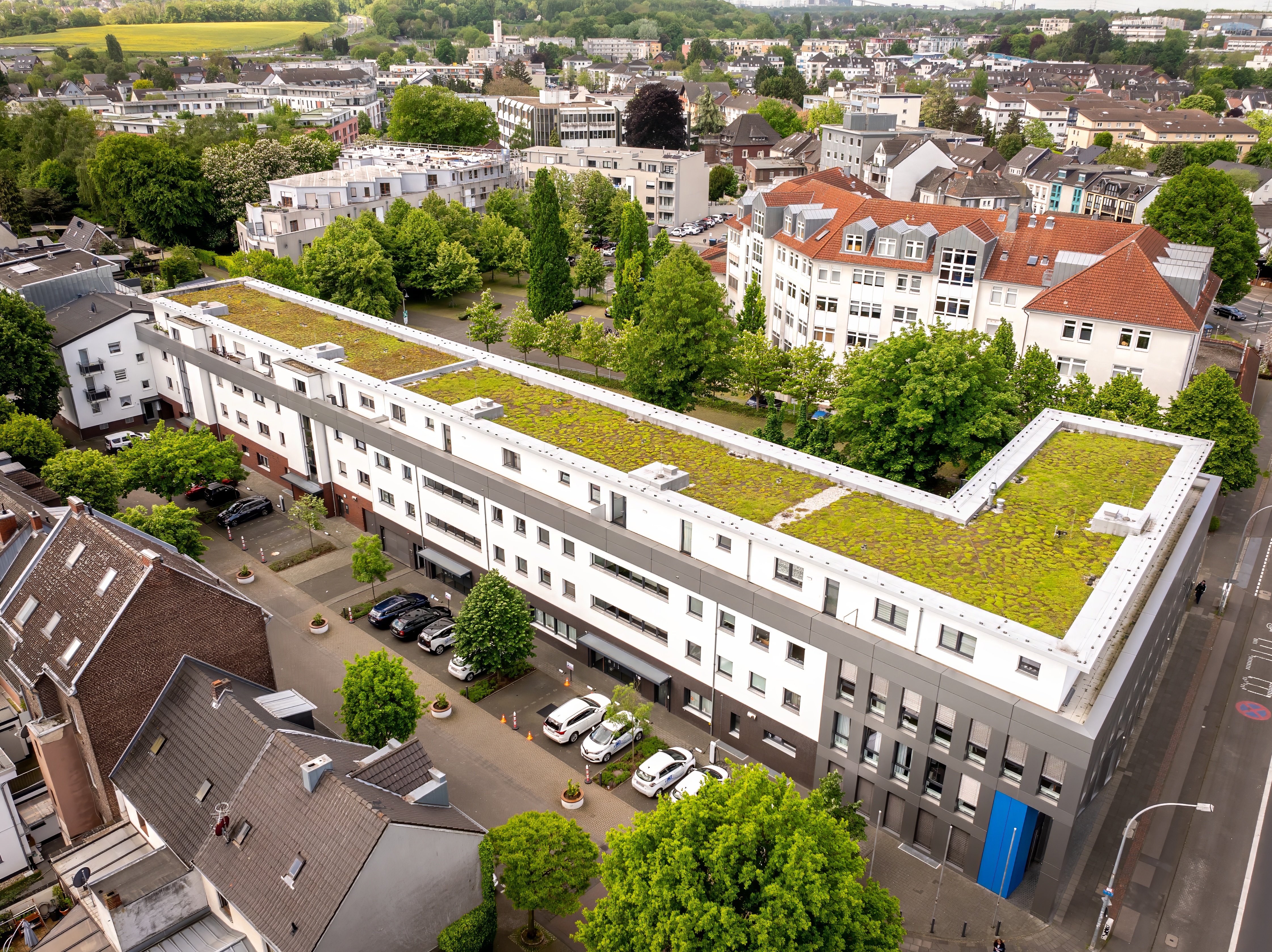 Luftaufnahme von Haus und Grundstück