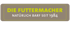 Logo: DIE FUTTERMACHER NATÜRLICH BARF SEIT 1984 auf grauem Rechteck mit grünem Rand.