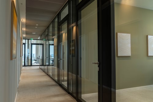 Bürogang in der 16. Etage des Senckenbergturms