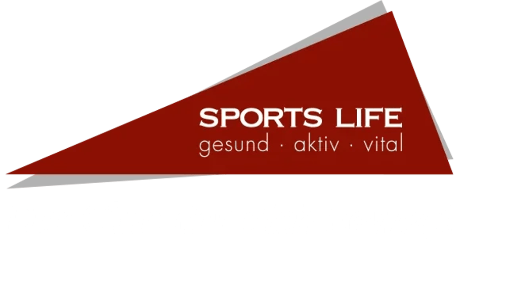 Logo von Sports Life: gesund, aktiv, vital. Der Club der dich bewegt. Dreieckiges rotes Banner auf schwarzem Grund.