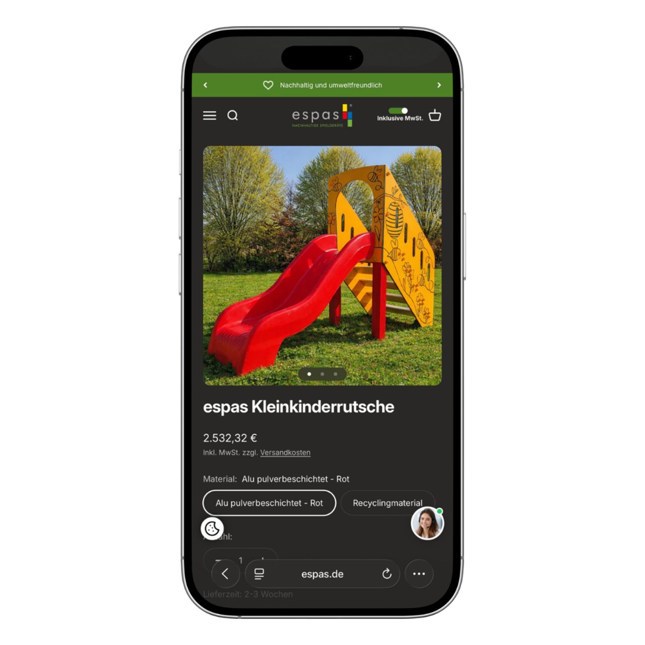 iPhone zeigt eine Website mit einer roten Kinderrutsche und gelbem Gestell auf grünem Rasen.