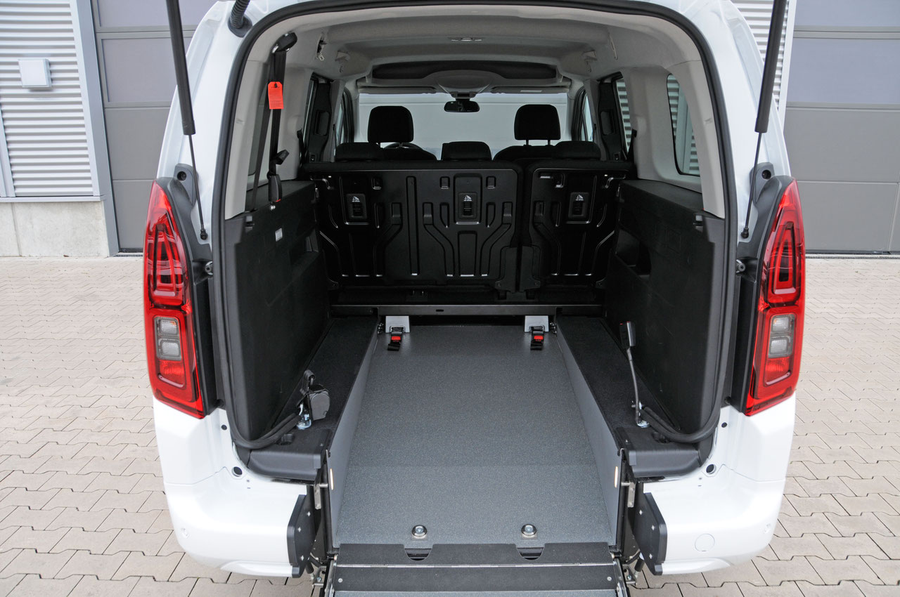 Toyota Proace City Electric mit Heckausschnitt – Bild 4
