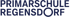 Blauer Text auf grünem Hintergrund: "PRIMARSCHULE REGENSDORF".