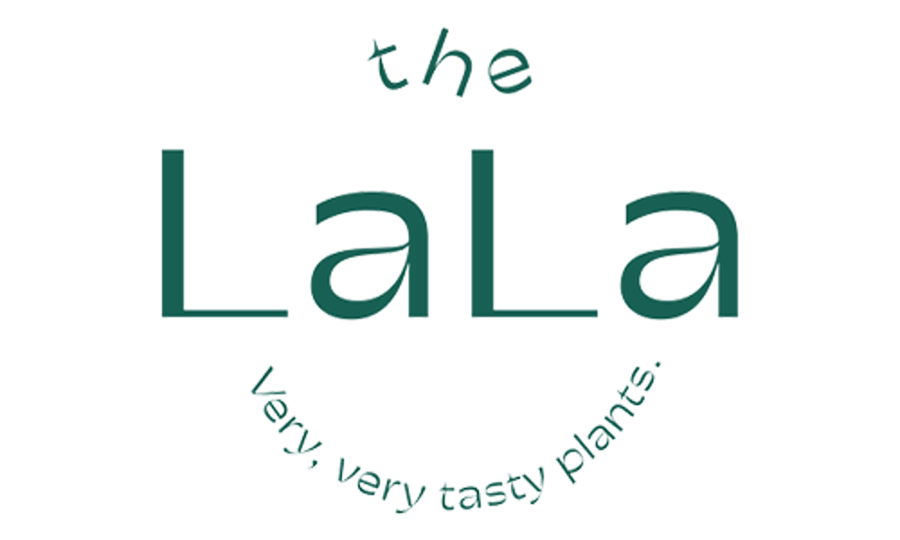Dunkelgrüner Schriftzug „the LaLa“ auf schwarzem Grund mit dem Slogan „Very, very tasty plants.“ im Halbkreis darunter.