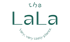 Dunkelgrüner Schriftzug the LaLa mit dem bogenförmigen Slogan Very, very tasty plants auf schwarzem Hintergrund.