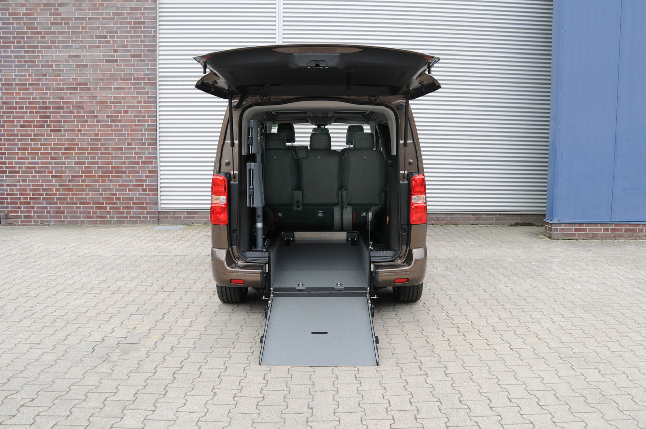Citroën ë-Spacetourer mit Heckausschnitt – Bild 2