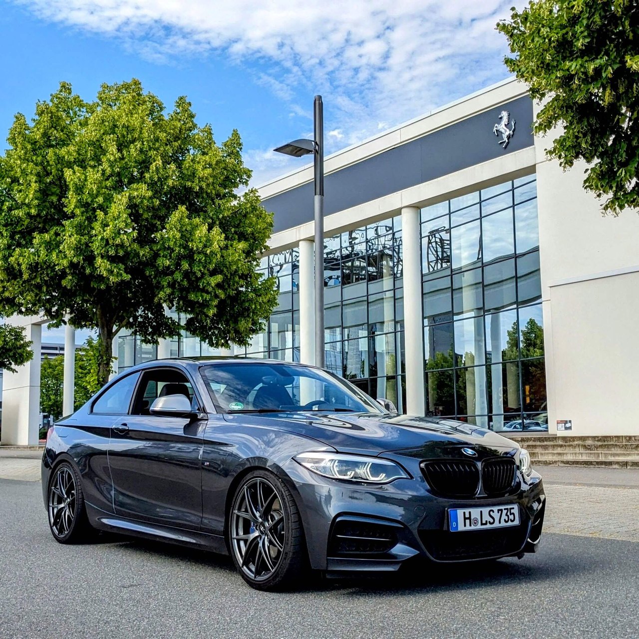 Dunkelgraues BMW Coupé mit TEC Speedwheels Felgen