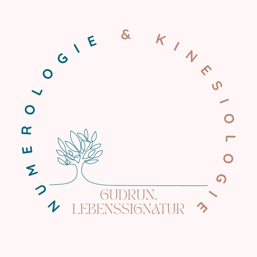 Kreisförmiges Logo mit Text „NUMEROLOGIE & KINESIOLOGIE“ um einen Baum und „GUDRUN. LEBENSSIGNATUR“.