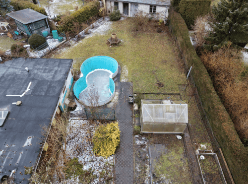 Zweifamilienhaus mit großem Grundstück & Nebengebäuden
