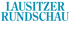 LAUSITZER RUNDSCHAU-Logo in Türkis auf dunkelgrünem Hintergrund.