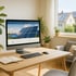 Modernes Büro mit Monitor, SolarLab-Website-Entwurf und Blick auf Solarpanel – Webdesign für PV-Unternehmer