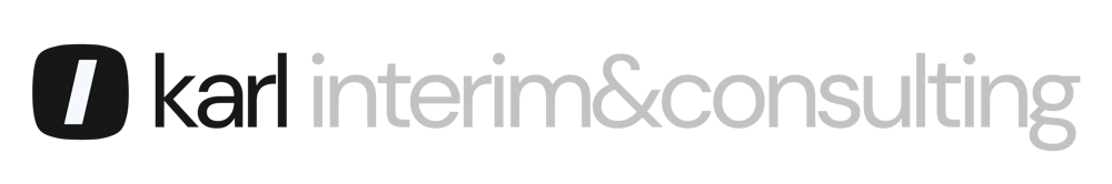 Logo von karl interim&consulting mit einem stilisierten weißen Schrägstrich in schwarzem Quadrat.